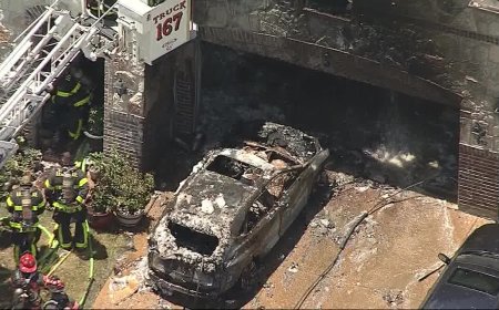 লুইসভিলে গ্যারাজে টেসলা গাড়িতে আগুন, বাড়ির ব্যাপক ক্ষতি