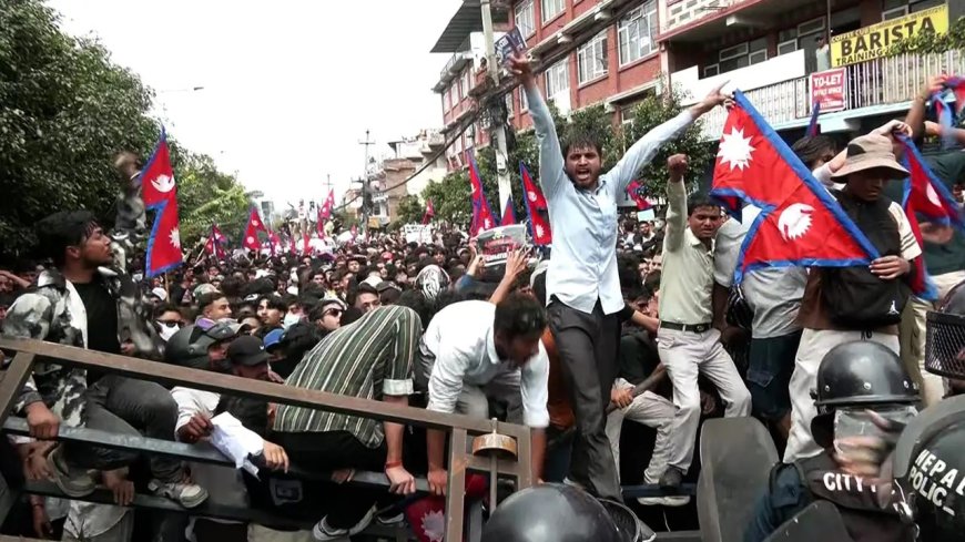 নেপালে দুর্নীতি বিরোধী বিক্ষোভে নিহত অন্তত ১৯, স্বরাষ্ট্রমন্ত্রীর পদত্যাগ
