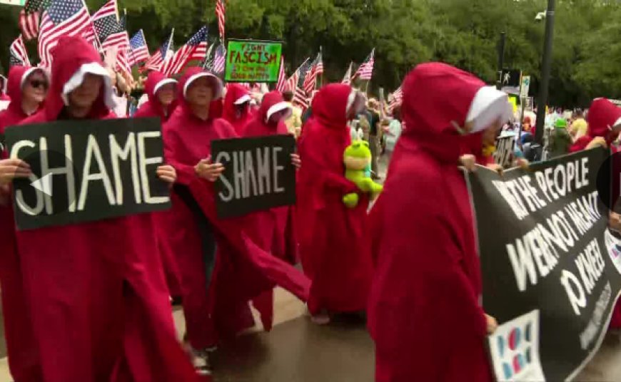 বৃষ্টি উপেক্ষা করে ডালাস-ফোর্ট ওর্থে ‘নো কিংস’ বিক্ষোভ