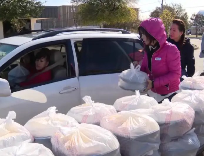 উত্তর টেক্সাসে ৭ হাজারের বেশি থ্যাঙ্কসগিভিং মিল পৌঁছে দিয়েছে মিশন আর্লিংটন
