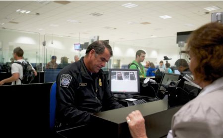 যুক্তরাষ্ট্রে প্রবেশে নতুন কড়াকড়ি: খতিয়ে দেখা হবে ভ্রমনকারীর ৫ বছরের সোশ্যাল মিডিয়া তথ্য