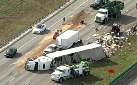 ডালাসে আবর্জনাবাহী ট্রাক উল্টে আই-২০ মহাসড়কে মাইলজুড়ে যানজট