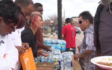 ডালাসে বড়দিনের মানবিকতা: গৃহহীনদের পাশে নর্থ টেক্সাসের মানুষ