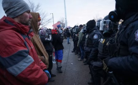 বিক্ষোভে উত্তাল মিনেসোটা, ১৫০০ সেনা পাঠানোর প্রস্তুতি পেন্টাগনের