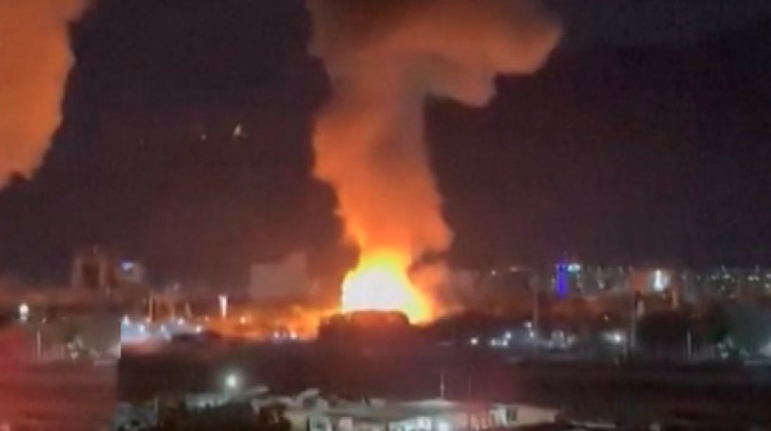 ভেনেজুয়েলায় মার্কিন হামলা, মাদুরো ও তাঁর স্ত্রীকে আটক