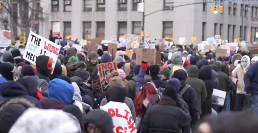 ট্রাম্পের অভিবাসন নীতির বিরুদ্ধে যুক্তরাষ্ট্রজুড়ে ‘নো ওয়ার্ক, নো স্কুল’ ধর্মঘট