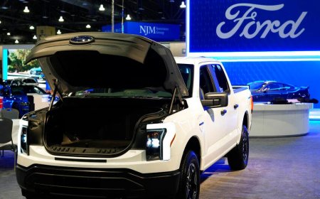 লাগাতার লোকসানের মুখে কৌশল বদলাচ্ছে ফোর্ড মোটর