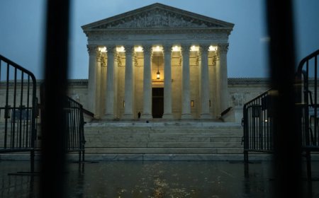 সুপ্রিম কোর্টের রায়ে শুল্ক অবৈধ, ক্ষতিপূরণ দাবি ব্যবসায়ীদের