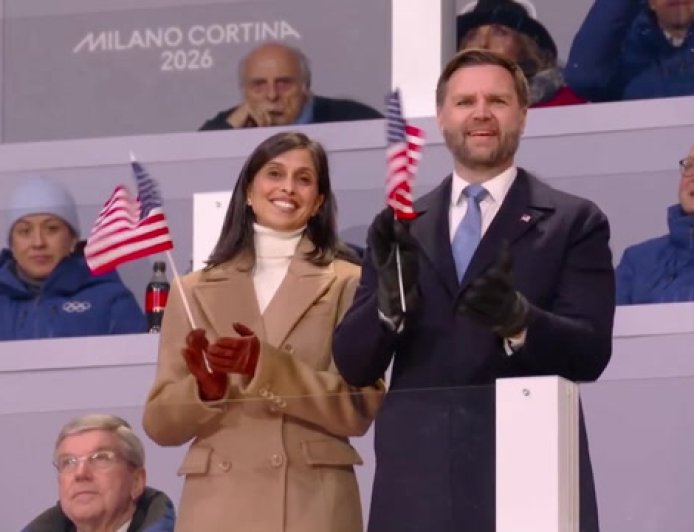 শীতকালীন অলিম্পিকের উদ্বোধনী অনুষ্ঠানে জেডি ভ্যান্সকে দুয়োধ্বনি