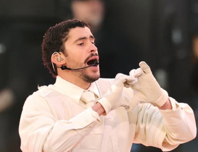 সুপার বোলের মঞ্চে লাতিন সংস্কৃতির উৎসব: ইতিহাস গড়লেন ব্যাড বান্নি