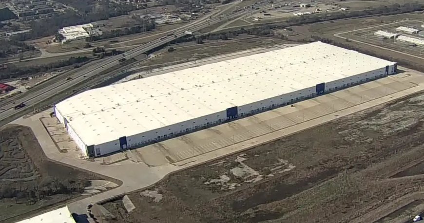 হাচিন্সে আইসিইর ‘মেগা ডিটেনশন সেন্টার’ স্থাপনের গুঞ্জন, উদ্বেগে স্থানীয়রা