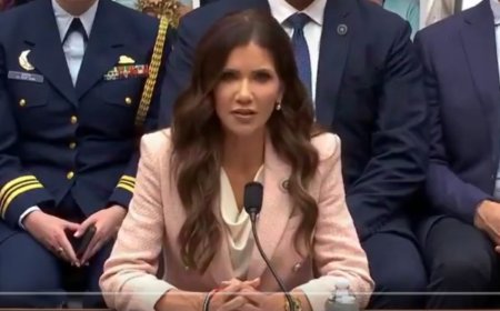 হোমল্যান্ড সিকিউরিটি প্রধান নোয়েমকে বরখাস্ত করলেন ট্রাম্প