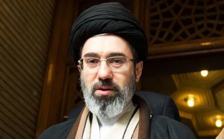 যুক্তরাষ্ট্র–ইসরায়েল পরাজয় না মানা পর্যন্ত আলোচনা নয়: খামেনির কঠোর বার্তা