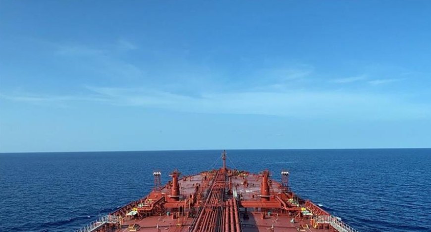 হরমুজ প্রণালীতে ট্যাঙ্কার চলাচল কমেছে ৯০%, সরবরাহ সংকটের শঙ্কা