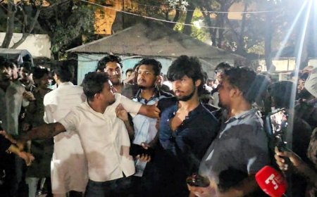 শাহবাগ থানায় উত্তেজনা, ডাকসুর দুই নেতাকে মারধর