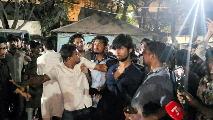 শাহবাগ থানায় উত্তেজনা, ডাকসুর দুই নেতাকে মারধর