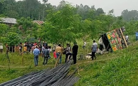টাঙ্গাইলে যমুনা সেতুর পূর্ব প্রান্তে ট্রাক উল্টে নিহত ১৫