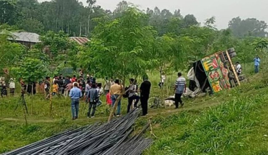 টাঙ্গাইলে যমুনা সেতুর পূর্ব প্রান্তে ট্রাক উল্টে নিহত ১৫