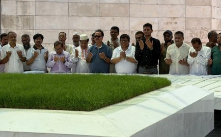 শহীদ জিয়ার মাজারে জিয়া সাইবার ফোর্স যুক্তরাষ্ট্রের শ্রদ্ধাঞ্জলি