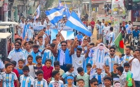 রংপুরের হাতীবান্ধায় আর্জেন্টিনা সমর্থকদের বর্ণাঢ্য র‍্যালি