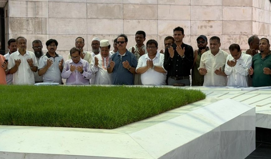 শহীদ জিয়ার মাজারে জিয়া সাইবার ফোর্স যুক্তরাষ্ট্রের শ্রদ্ধাঞ্জলি