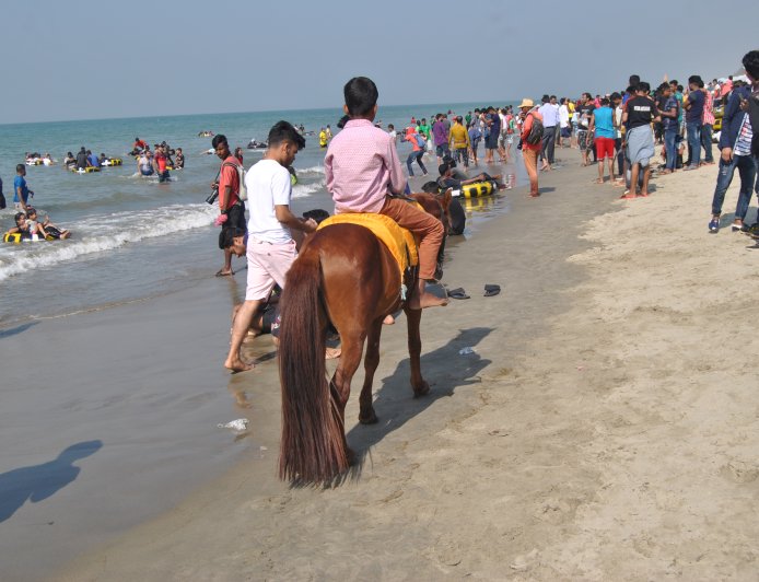 বঙ্গোপসাগরে লঘুচাপ, চট্টগ্রামসহ চার সমুদ্রবন্দরে ৩ নম্বর সতর্ক সংকেত