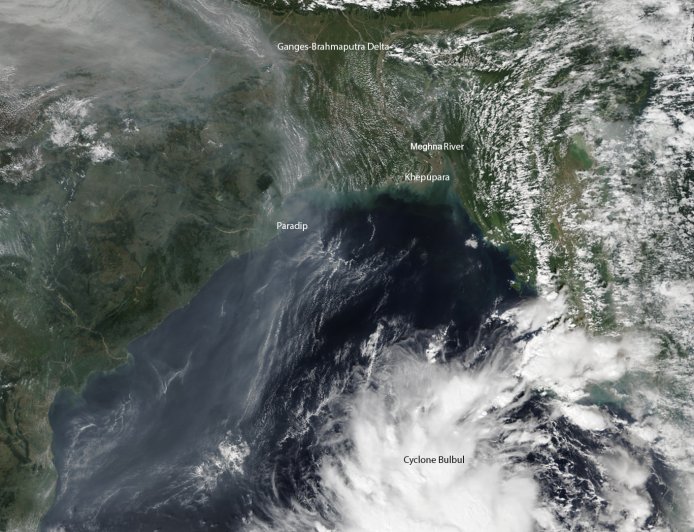বঙ্গোপসাগরে গভীর নিম্নচাপ, বাংলাদেশজুড়ে ভারী বৃষ্টিপাতের পূর্বাভাস