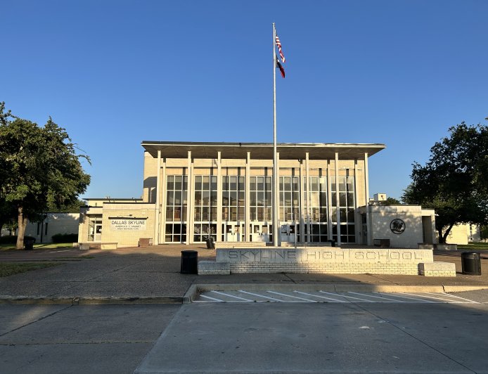 রিচার্ডসন আইএসডির বার্কনার হাই স্কুলের শিক্ষক নাবালককে অনলাইনে যৌন প্রলোভনের অভিযোগে গ্রেপ্তার