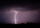 সেলিনা ও প্রসপারে বজ্রপাতে দুটি বাড়িতে আগুন