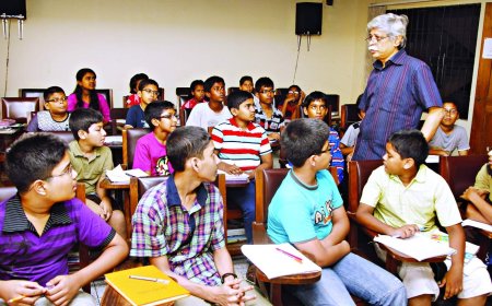 জুলাই অভ্যুত্থান: জাফর ইকবালসহ আটজনের বিরুদ্ধে মানবতাবিরোধী অপরাধে আইসিটিতে চার্জ