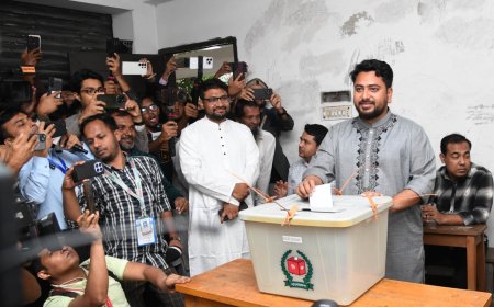 মিরপুরে স্বাস্থ্যকেন্দ্র ভাঙচুরে 'দেশে সরকার আছে কি না' প্রশ্ন নাহিদের