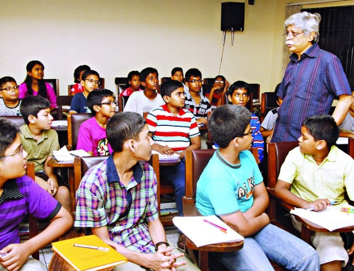 জুলাই অভ্যুত্থান: জাফর ইকবালসহ আটজনের বিরুদ্ধে মানবতাবিরোধী অপরাধে আইসিটিতে চার্জ
