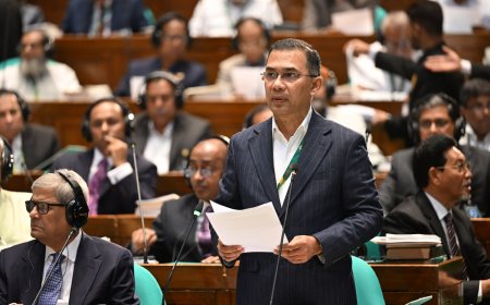 জুলাই শহীদ স্মৃতিস্তম্ভ উদ্বোধন করলেন তারেক রহমান, বিরোধী দলকে সতর্ক করলেন স্বৈরতন্ত্রের পথ না খুলতে