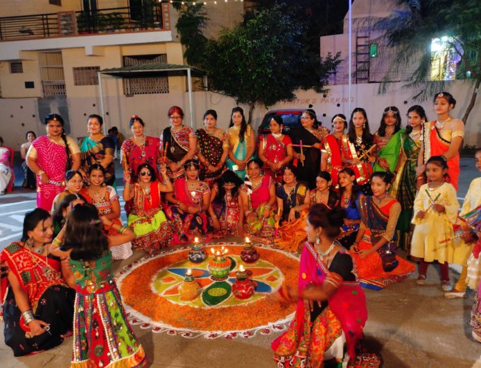 ঢাকায় দান্ডিয়া ও গরবা উৎসবে ভারতীয় কমিউনিটির মিলনমেলা